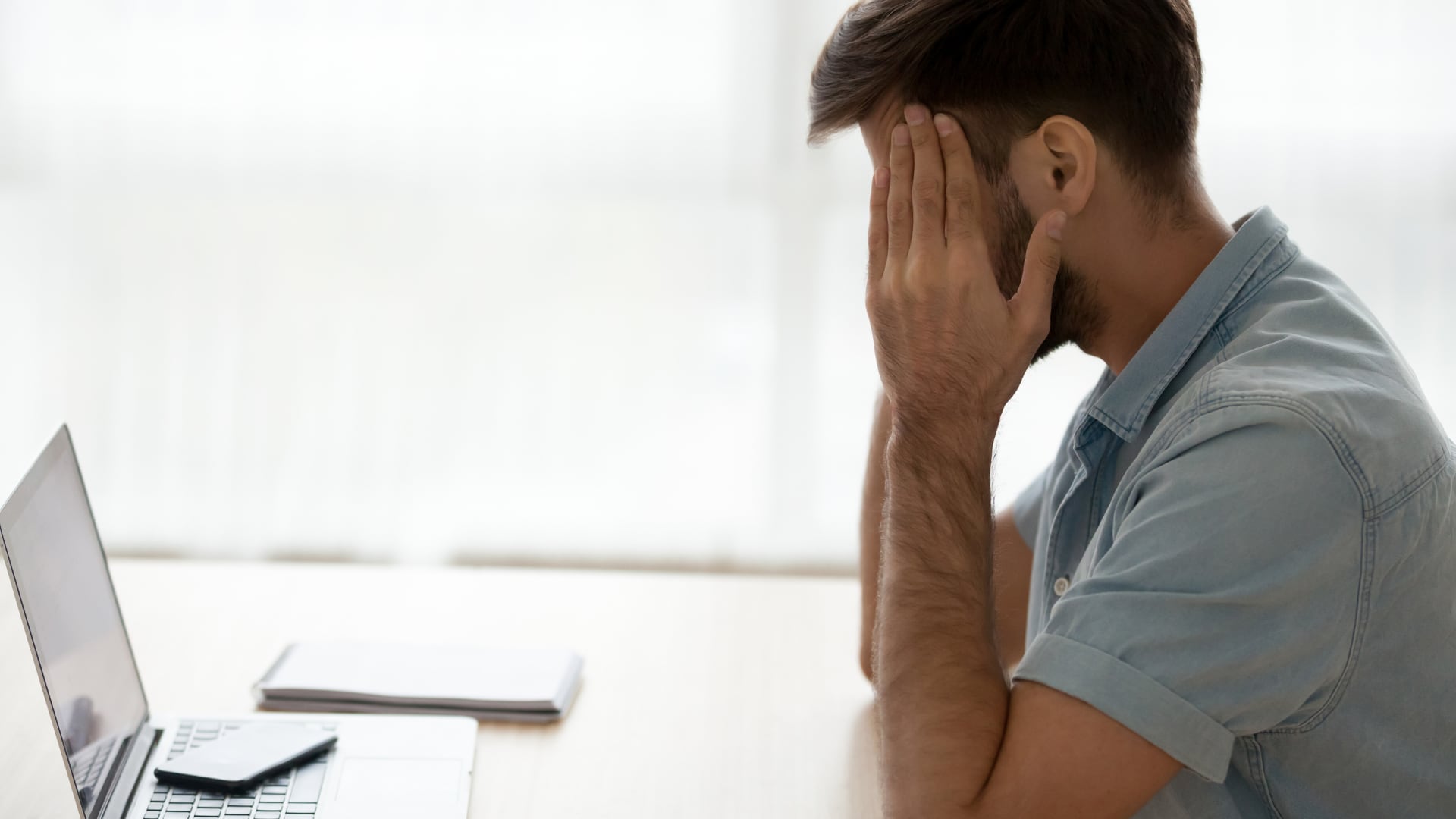 Los trastornos relacionados con la salud mental no siempre se manifiestan con síntomas emocionales: también pueden provocar migrañas, insomnio, fatiga o problemas digestivos.
