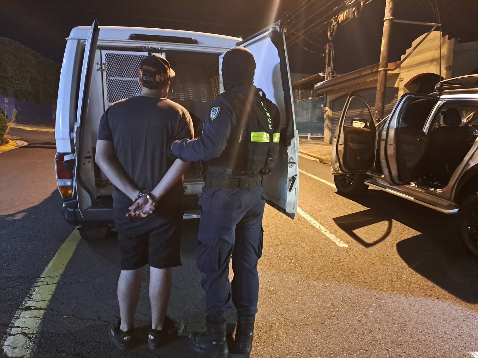 Detienen a sujetos que transportaban ¢95 millones de dudosa procedencia. Foto MSP.