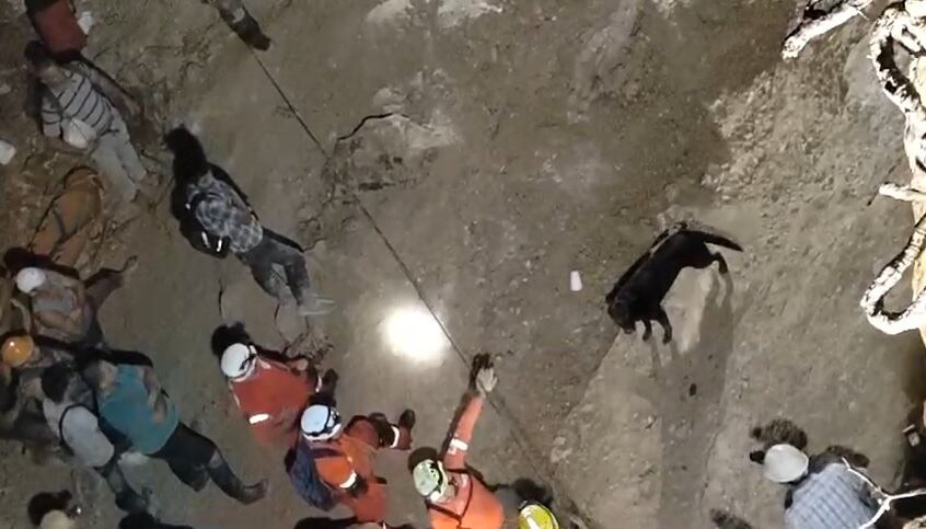 Búsqueda minero sepultado por deslizamiento en Abangares.