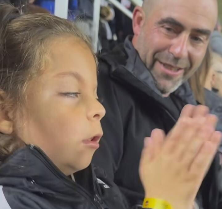 Ñiño con discapacidad visual.