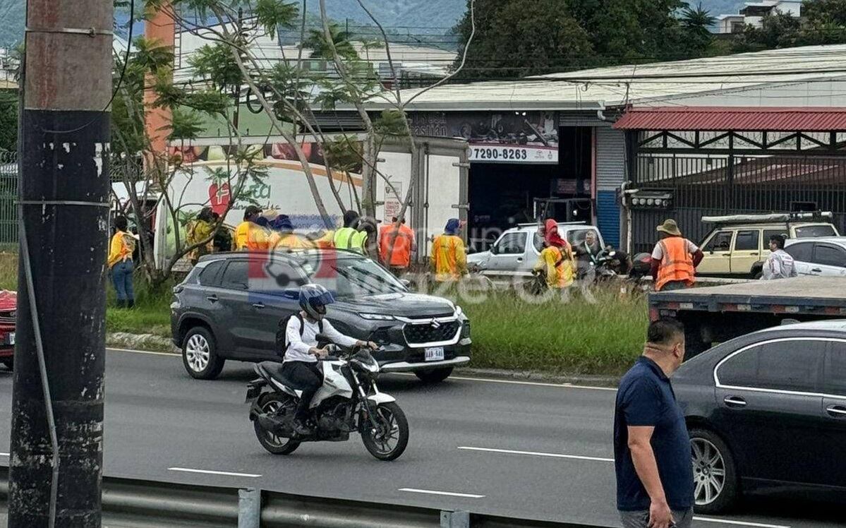 El accidente ocurrió un kilómetro antes de la rotonda de San Sebastián. Foto Waze Costa Rica.