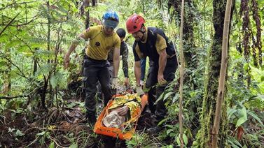(Video) Así fue el increíble rescate de tres días del guardaparques que sobrevivió a caída en la isla del Coco
