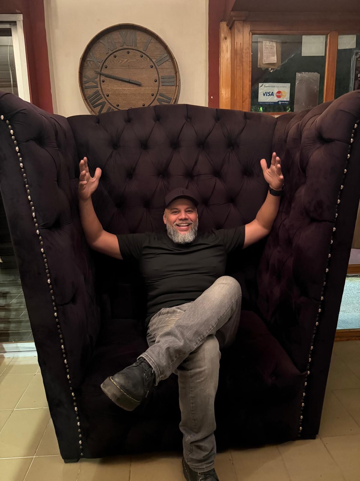 Paco Jiménez, cantante y locutor tico que participó en programa 'Lo tomas o lo dejas' de Televisa.