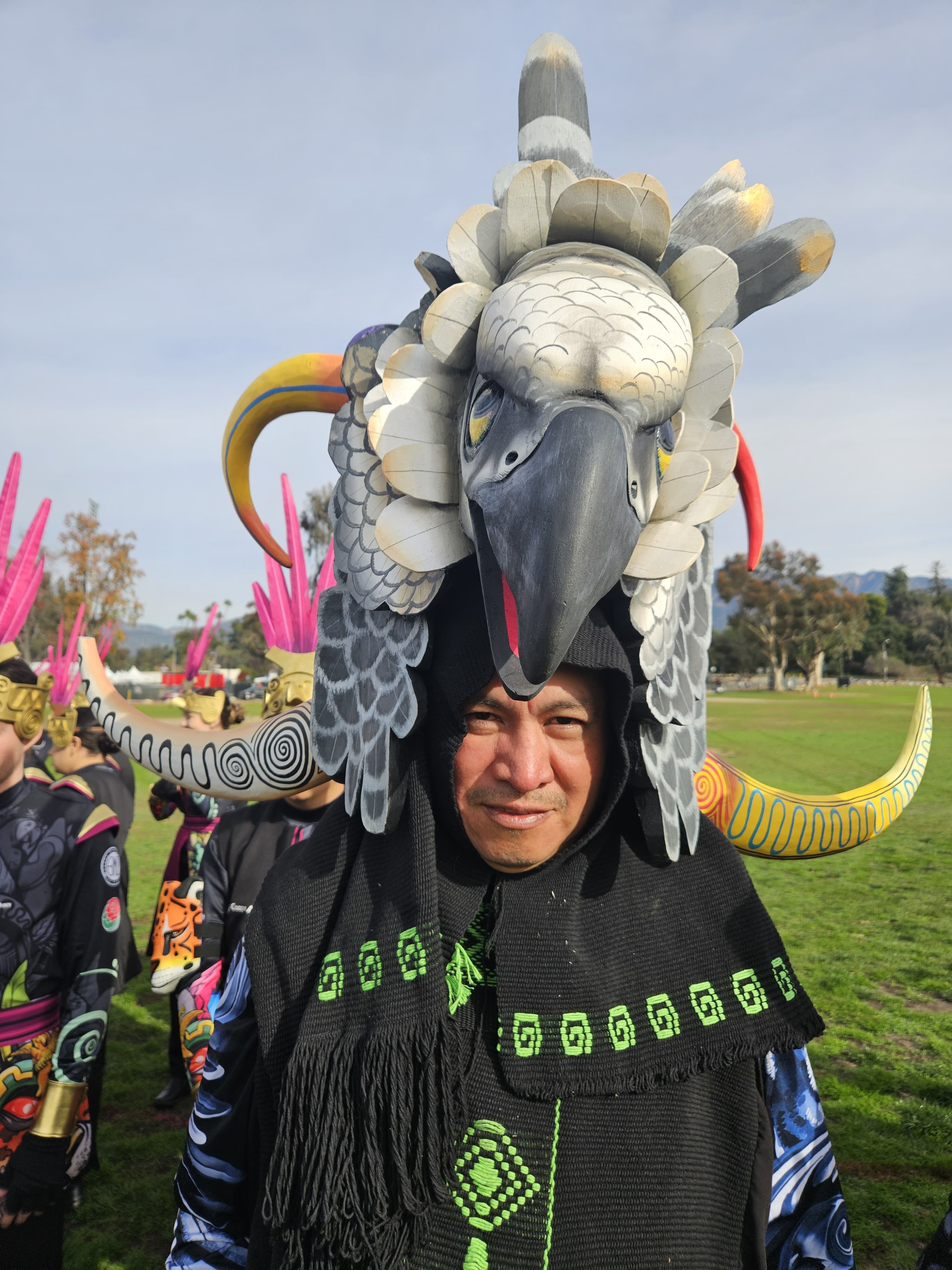 Galeo y Hueso son dos indígenas borucas que participarán en el desfile de las Rosas. ( Foto de ZTV de Coopealfaroruiz R.L)