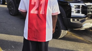 Joel Campbell luce camisa de histórica figura con pasado manudo y morado