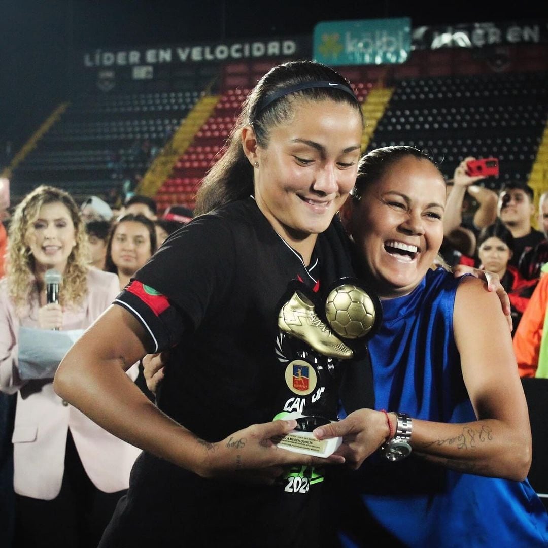Jacqueline Álvarez es la dedicada de la temporada 2024 por la Uniffut. Foto: Instagram Jacky Álvarez