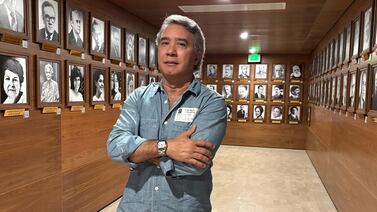 Hombre que vivió en la calle y comió basura ahora es un exitoso pintor radicado en Estados Unidos