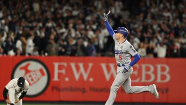 Los Dodgers dan un golpe casi mortal a los Yankees en la Serie Mundial