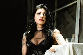 La rara película donde debuta Cazzu: una niña recibe llamadas de muertos