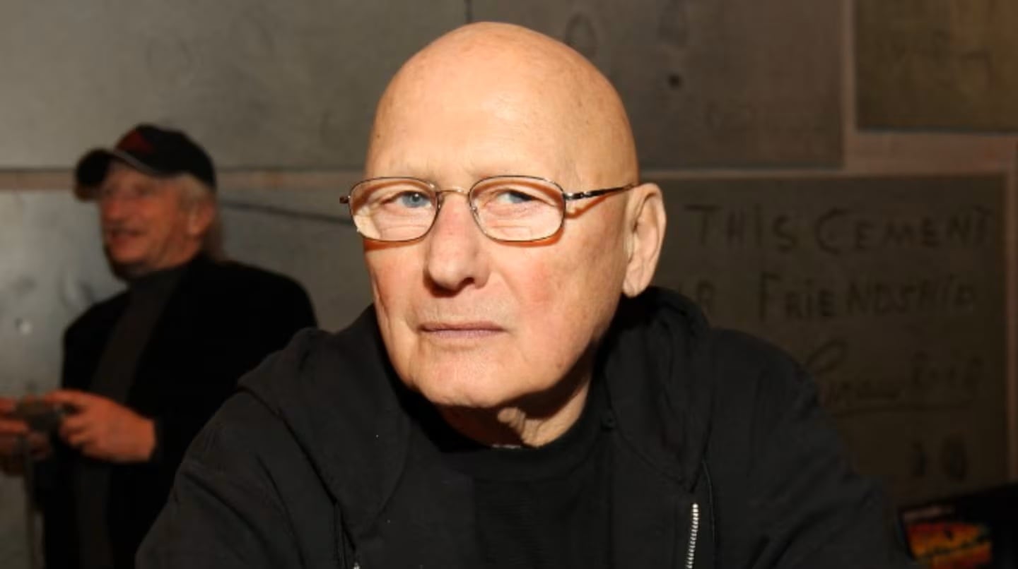 El reconocido actor James Tolkan, quien interpretó al muy estricto director Strickland en “Volver al futuro”