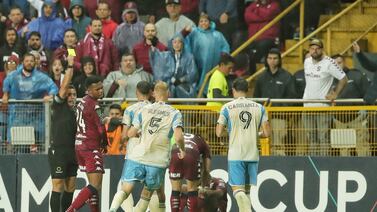 Orlando Sinclair sacó de las casillas a los aficionados del Saprissa por reacción inesperada
