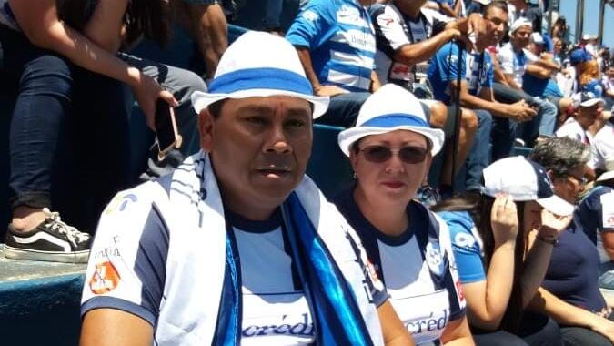Hernán Solano y Ana Sandoval, aficionados del Cartaginés