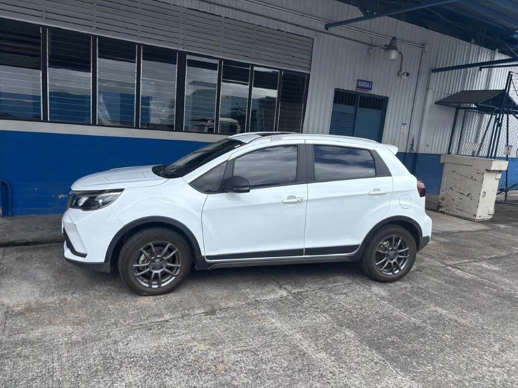 Este Geely está puras tejas.