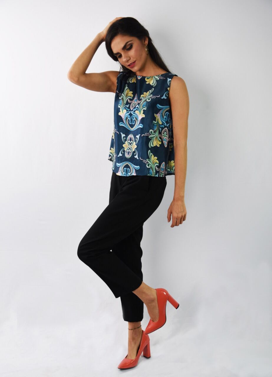 Trajes y blusas inspiradas en la carreta típica