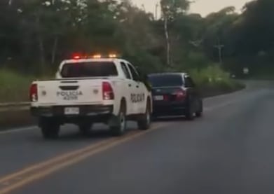 Indignación por conductor que bloqueó a patrulla en plena carretera en la Costanera Sur. Foto: Captura de video