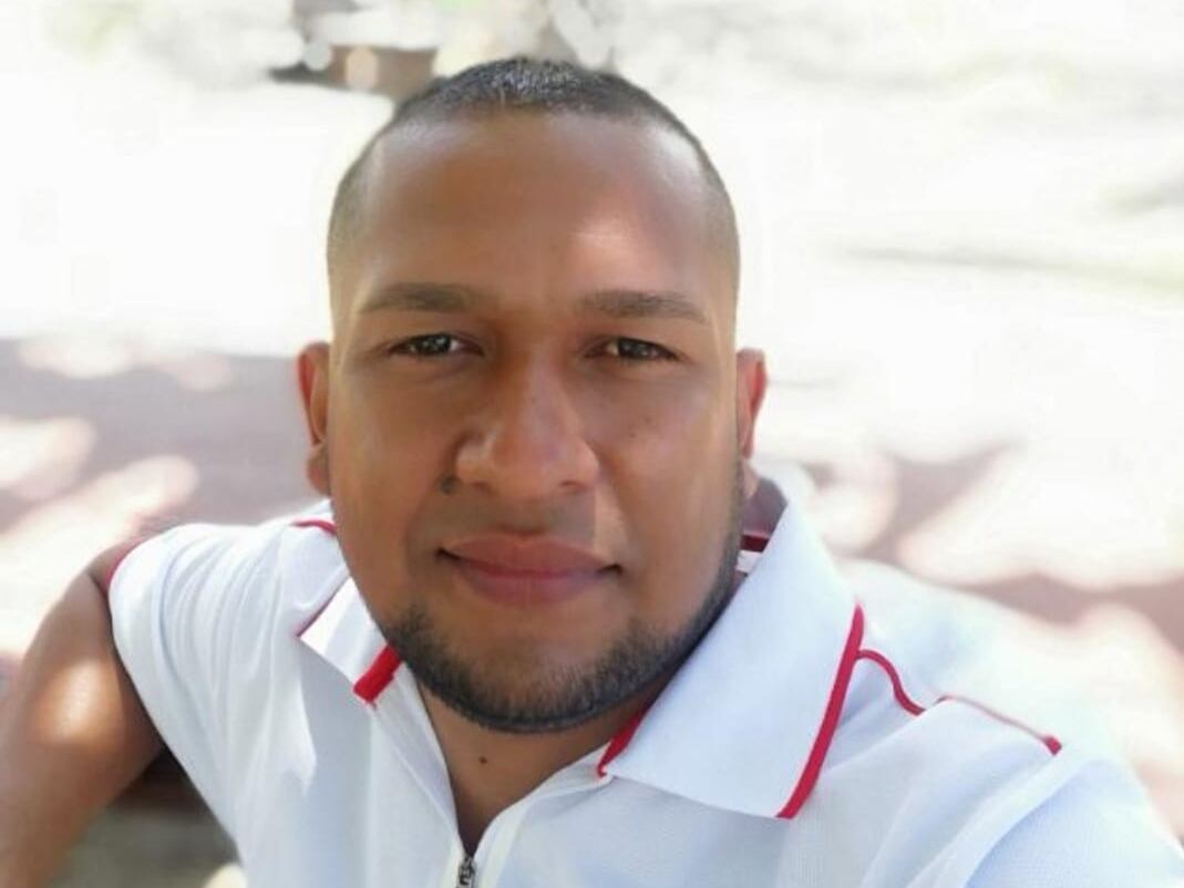 Henry Obando recibió un disparo en la cabeza mientras le cortaban el pelo. Foto Facebook.