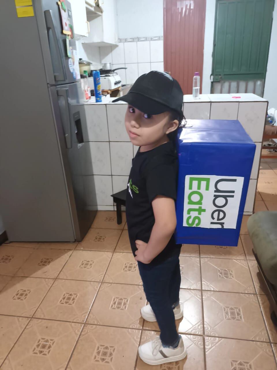 Juan Francisco Reyes es el papá de María Belén Reyes Medina, quien tiene 6 años y ve a su papito como un superhéroe; él es repartidor de UberEats.
