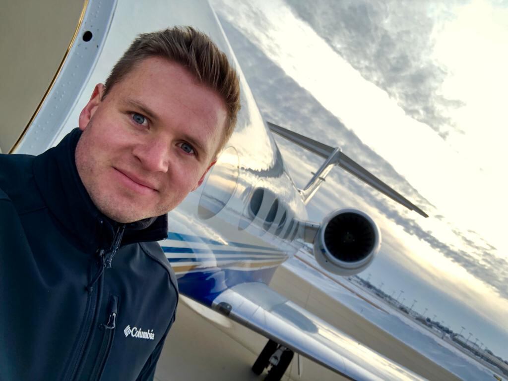 Gabriel Araya es un tico que subió en grande y ahora se dedica a volar aviones