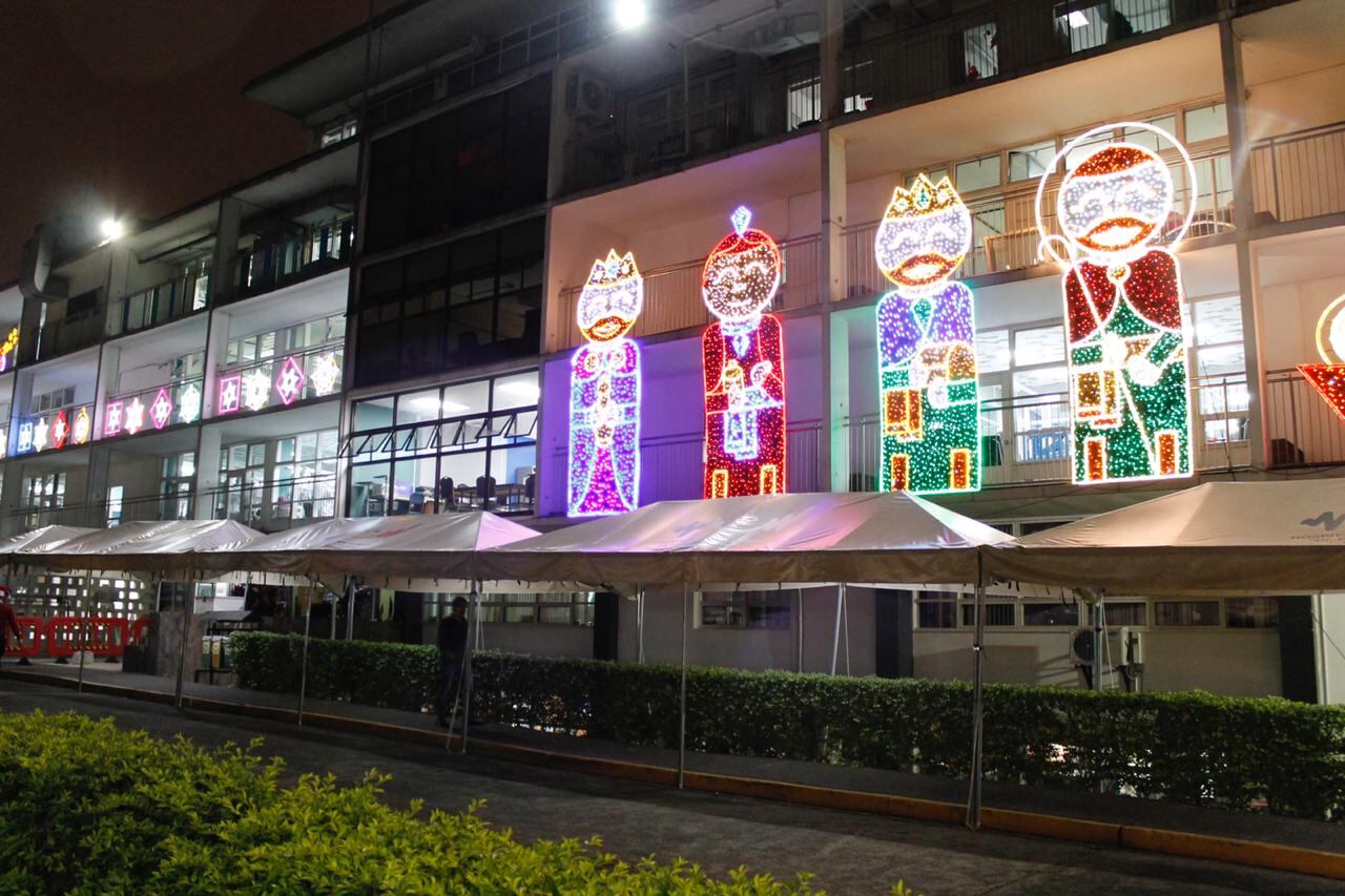 El 3 de diciembre del 2020 el Hospital de Niños realizó la tradicional iluminación del arbolito de navidad