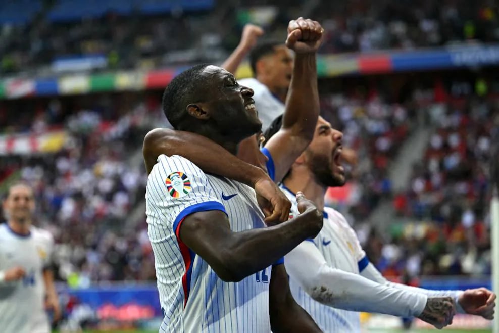 Francia encontró en la jugada más curiosa el gol que el dio el pase a la siguiente ronda. Foto: UEFA.com