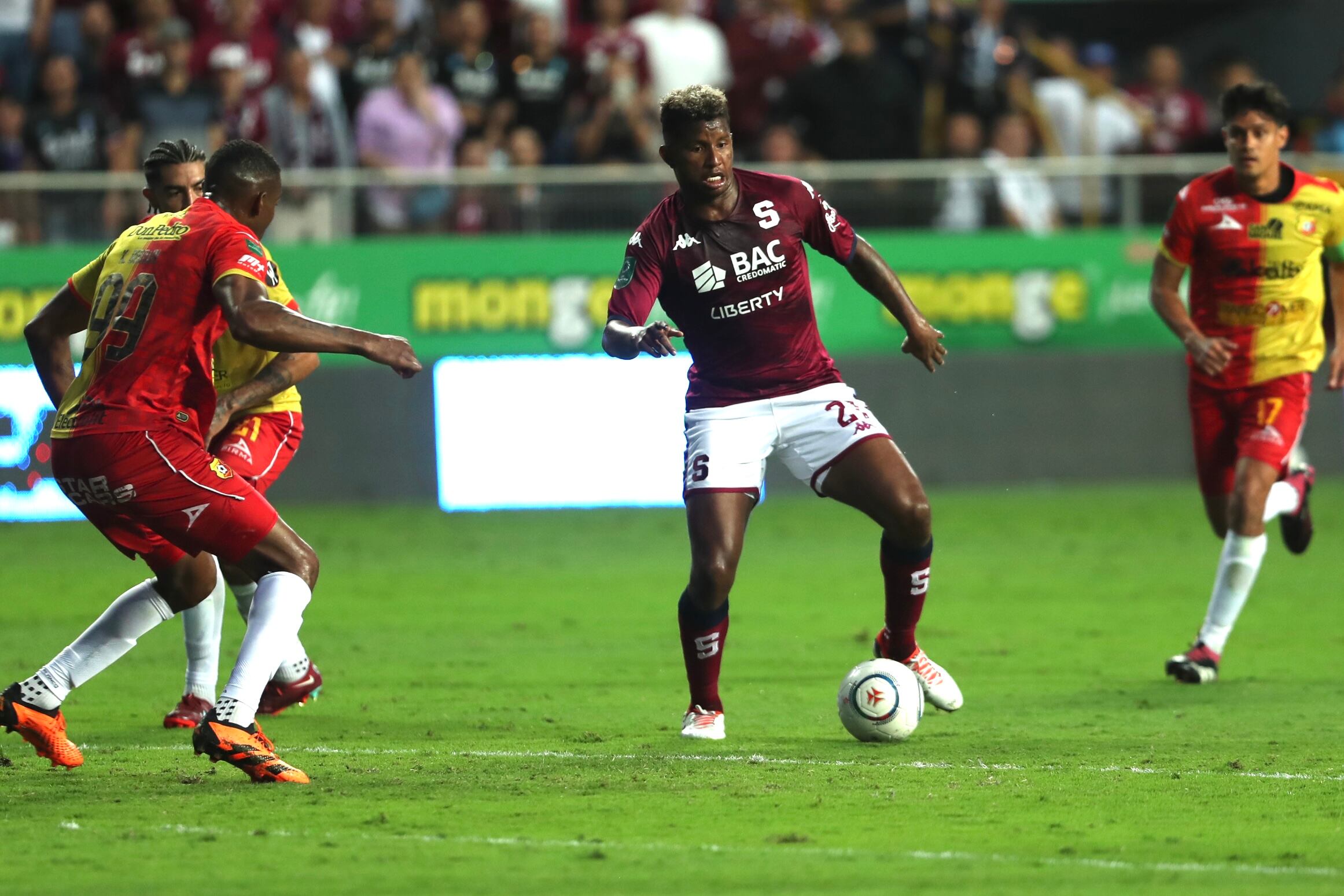 17/12/2023, San Jose, Tibas, Estadio Ricardo Saprissa, partido de vuelta de la final del torneo de apertura 2023 entre el Deportivo Saprissa y el Club Sport Herediano.