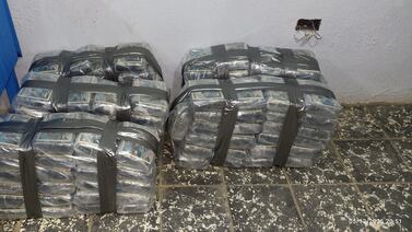 Policía detiene carro y el conductor abandona a acompañante: Lo que hallaron escondido explica todo