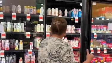 Video viral muestra a madre cubana conmovida al conocer un supermercado tras salir de la isla