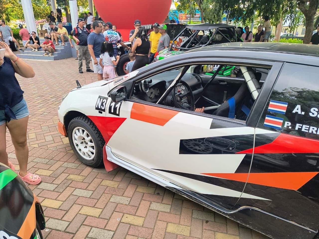 Albín Sandí afinó su Honda Civic 2002 para competir con todo.