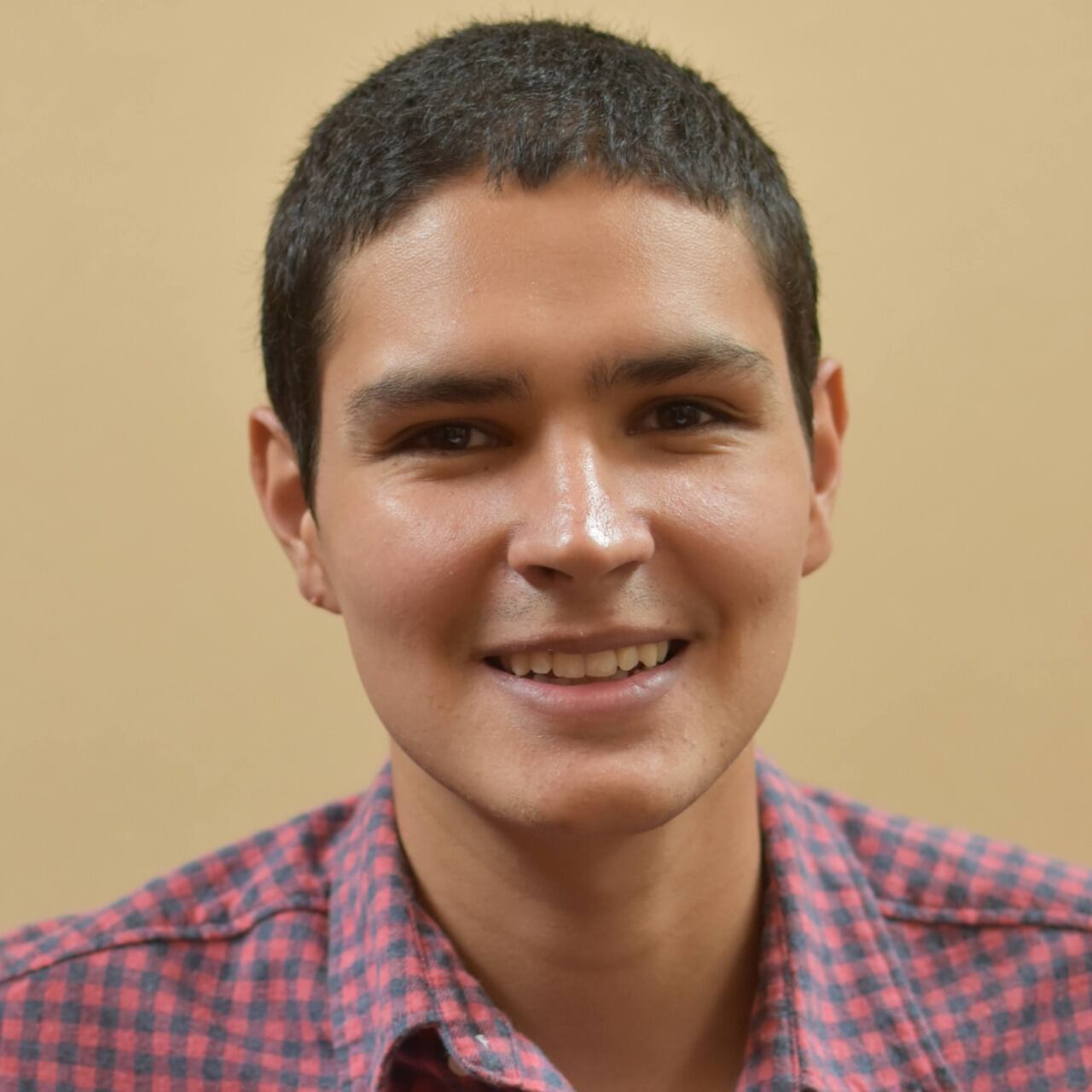 La nota perfecta en el examen de admisión de la UCR para 2011-2012, el 800, se lo pegó Óscar Arguedas Leiva, quien estudió en el Colegio Yorkin