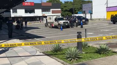 Triple homicidio es el resultado de tiroteo en centro comercial