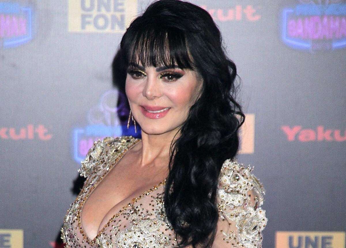 La actriz y cantante Maribel Guardia, confesó que no puede dejarse ver una cana, osea tener su cabello natural no se lo permite de forma inmediata sale corriendo al salón de belleza para teñirse el cabello, además la guapa señora aceptó que el cuerpo hay que cuidarlo