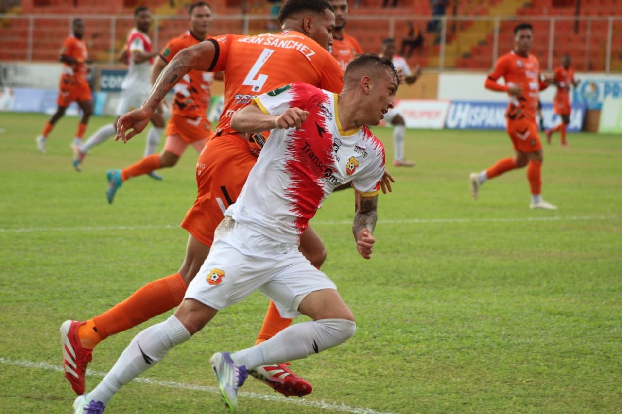 Kenneth Vargas, Puntarenas FC vs Herediano, estadio Lito Pérez