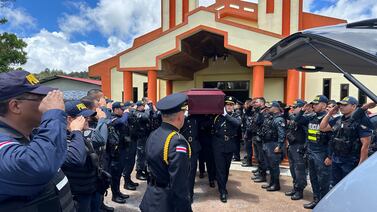 Policía que perdió la vida en terrible accidente fue despedido como todo un héroe