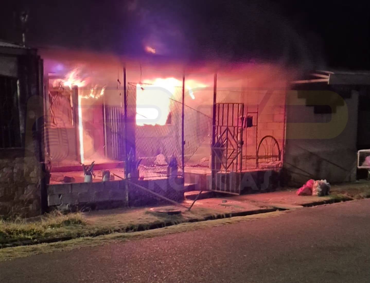 Dolorosa escena tras incendio en Los Chiles: adolescente se ocultó debajo de cama donde apareció muerta. Foto: RCP Noticias