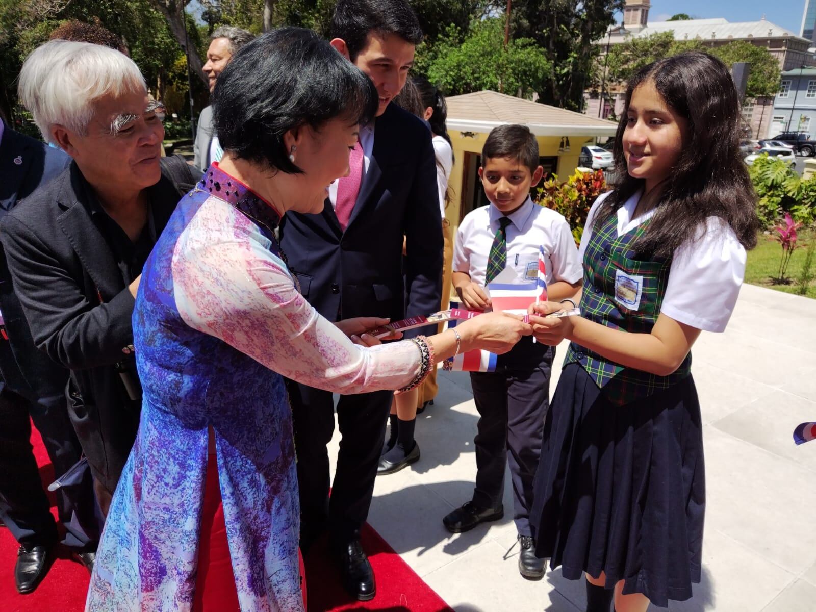 Los vietnamitas Kim Phuc Phan Thi y Huynh Cong Út, conocido como Nick Ut, están en Costa Rica para promocionar la primera edición en español del libro “La Ruta del Fuego” que Kim escribió en el 2017, pero que hasta este año se tradujo al español.
