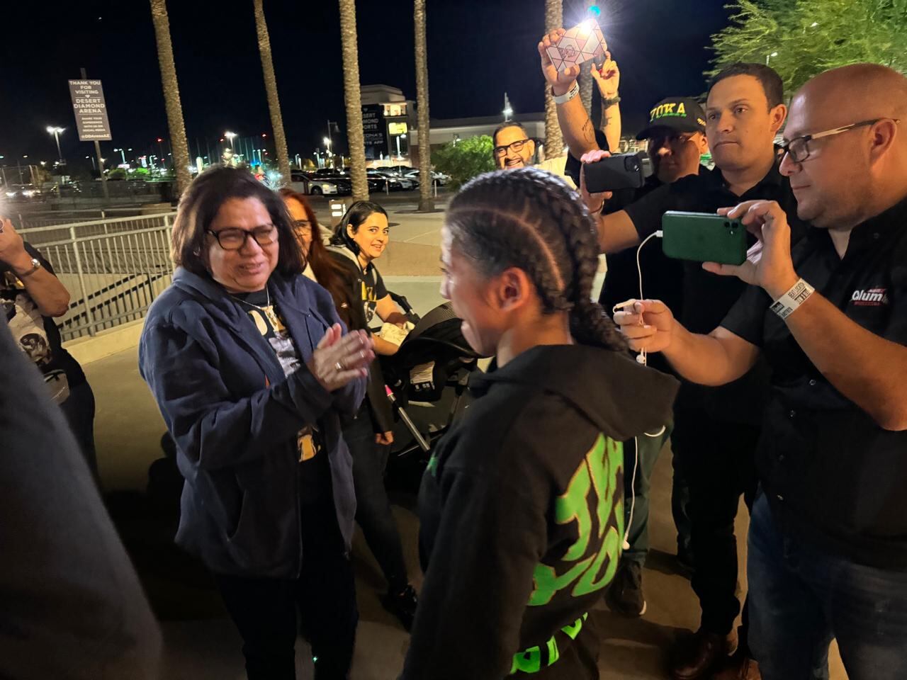 Reencuentro de Yokasta Valle con su familia