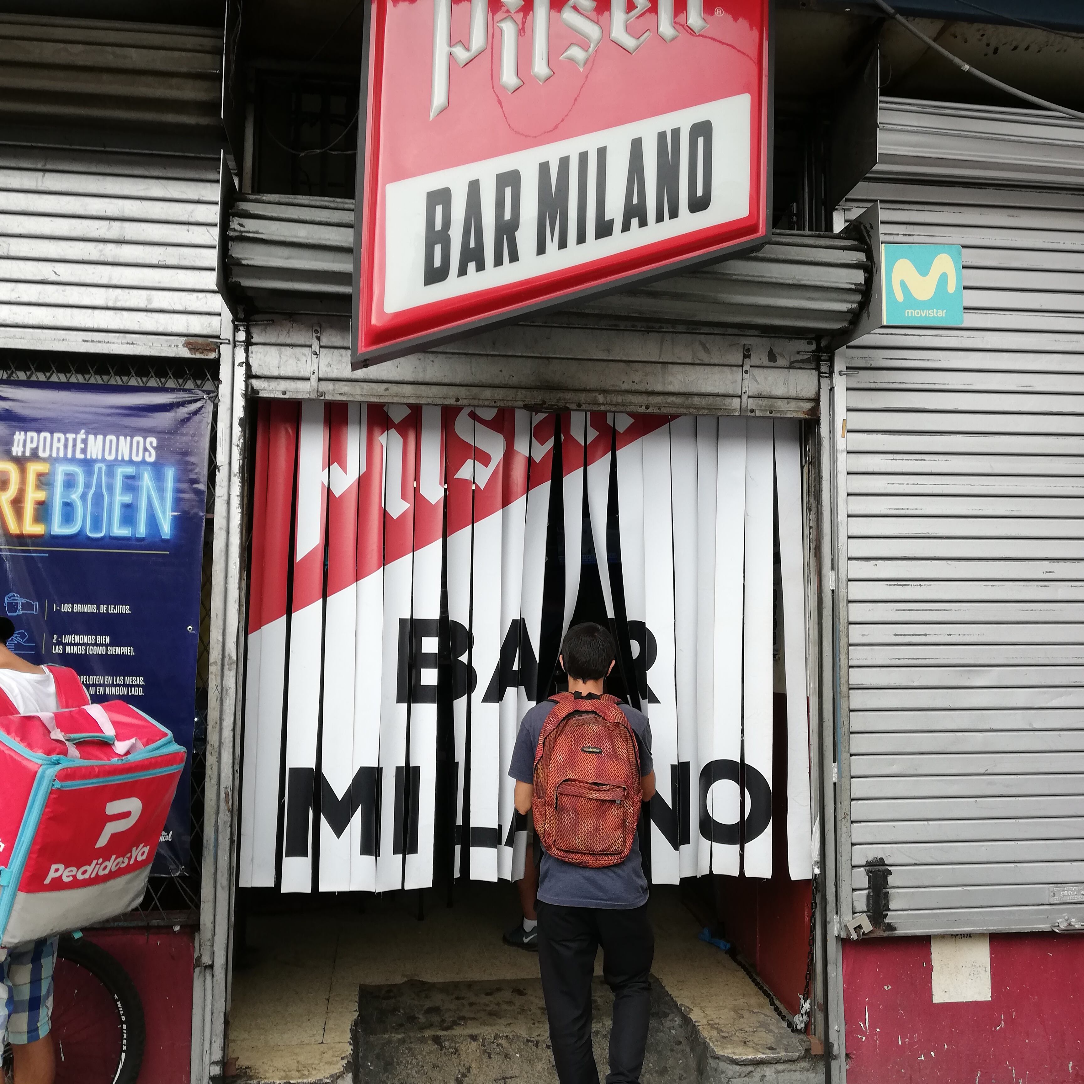 La Teja volvió, un año después de la reapertura de los bares al bar Milano, propiedad de don José Alexis Mora, para ver cómo la vivió en el último año en medio de la pandemia, la restricción vehicular sanitaria y los protocolos higiénicos