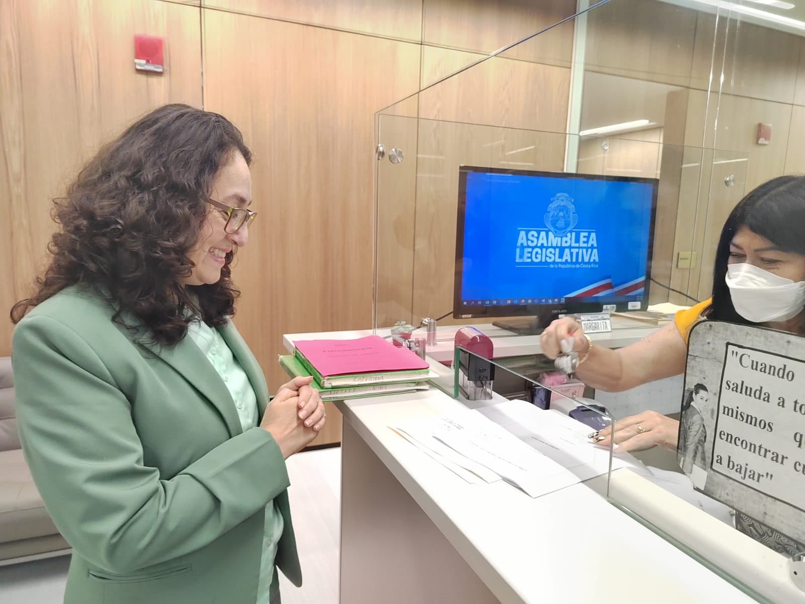 Darle a las y los jóvenes que salen de los albergues del Patronato Nacional de la Infancia (PANI), por cumplir 18 años, el acompañamiento y apoyos necesarios para que mejoren sus oportunidades de vida, es lo que busca el proyecto de Ley "Hijos e hijos de la Patria", propuesto por la diputada Luz Mary Alpízar Loaiza, fundadora del Partido Progreso Social Democrático