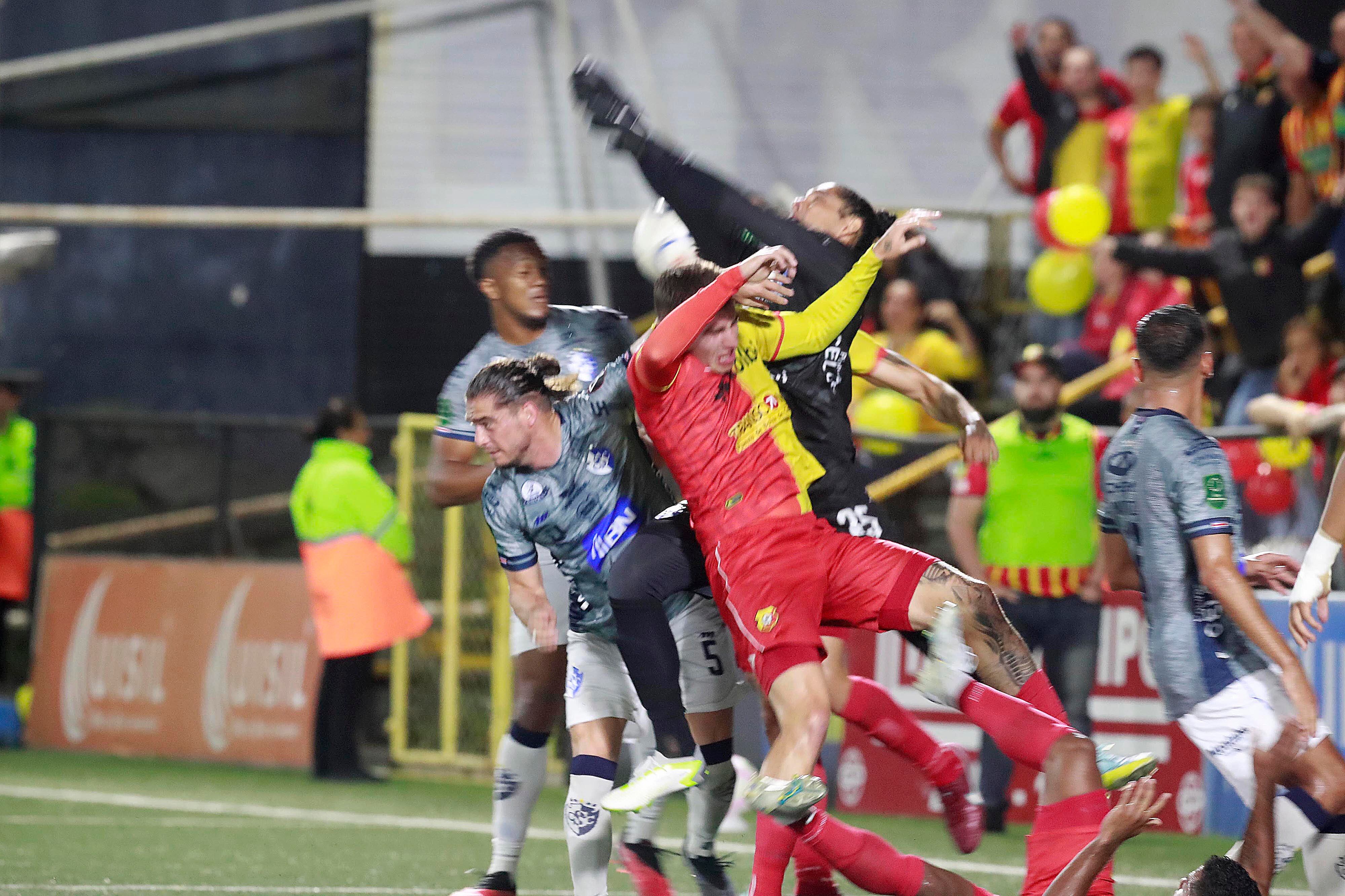 08/11/2023 Estadio Colleya Fonseca, Guadalupe. El Club Sport Herediano recibió al Club Sport Cartaginés, en partido de la jornada 19, Torneo de Apertura, Liga Promérica 2023.