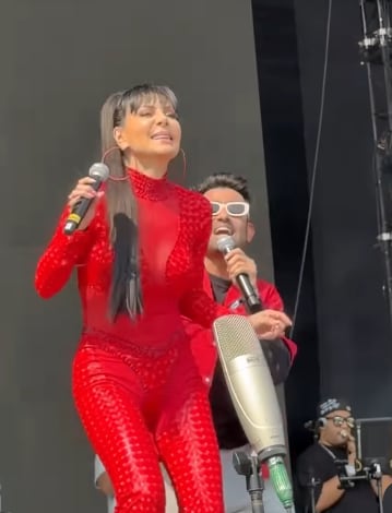 Maribel Guardia y Percance juntos cantando en el Vive Latino 2026