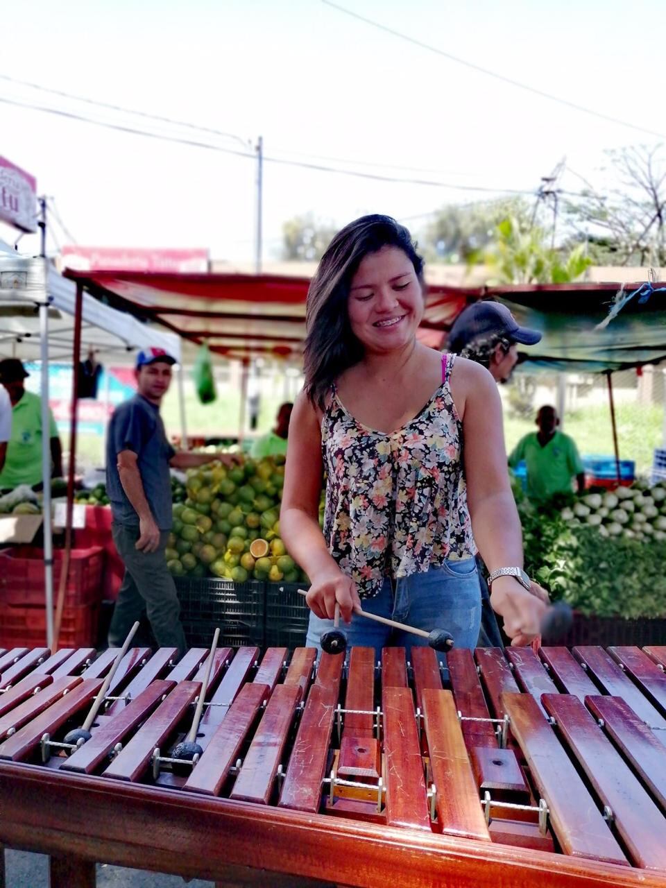 María Celeste Gómez (21 años), Jeancarlo Fuentes Álvarez (19) y Brandon Salazar (26), son los marimberos que usted puede disfrutar en el Facebook “Club Musical María Gómez”.