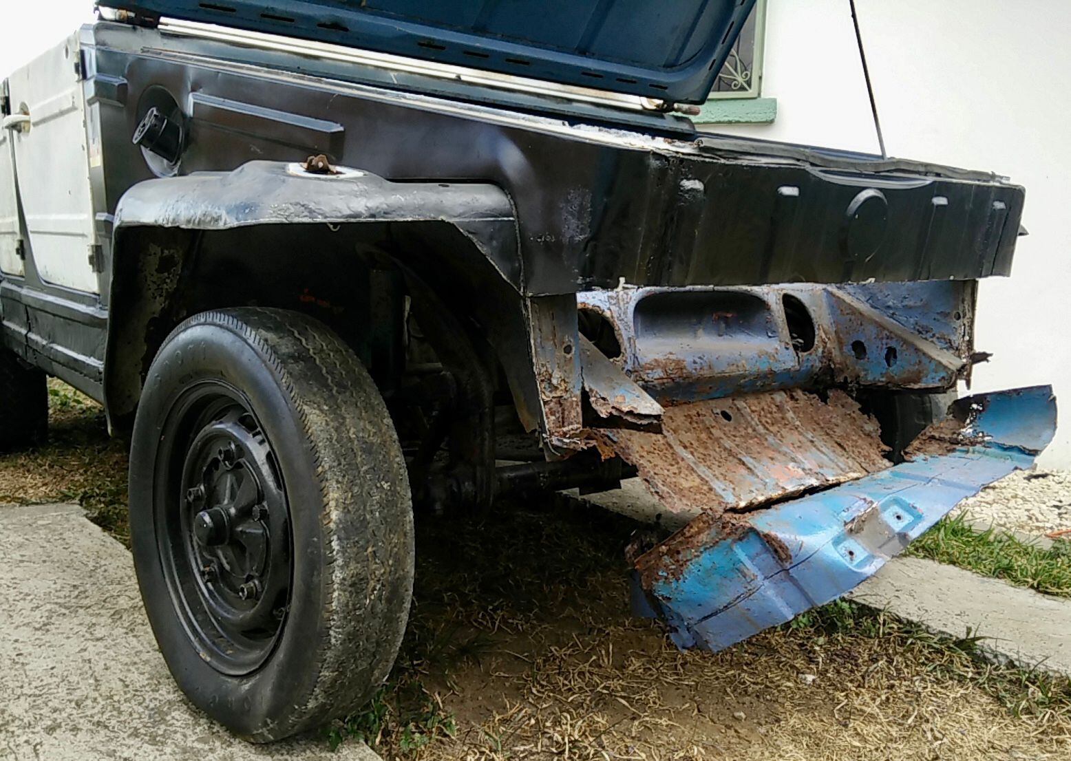 El herrumbre le dio dolores de cabeza al grupo de amigos.