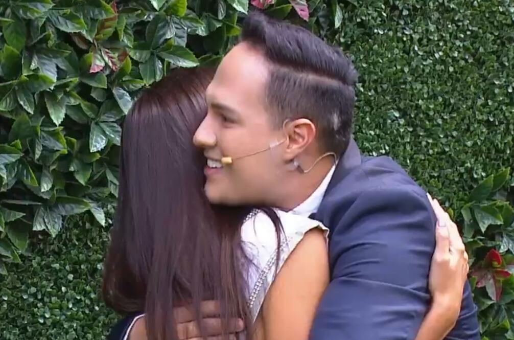 Mahyla Roth, Miss Universe Costa Rica 2025, llegó a Giros de Repretel donde compartió con su novio Rafa Pérez.