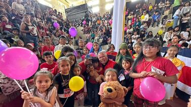 Padre Sergio Valverde sigue repartiendo felicidad en Guatemala, ¡vea el fiestón que armó!