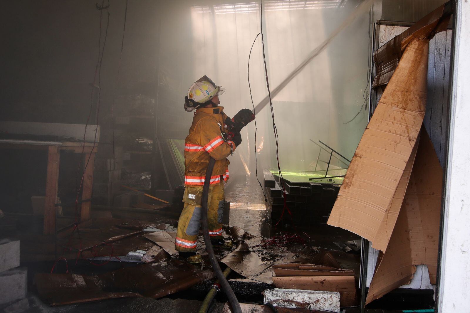 Incendio en bodegas de Tibás