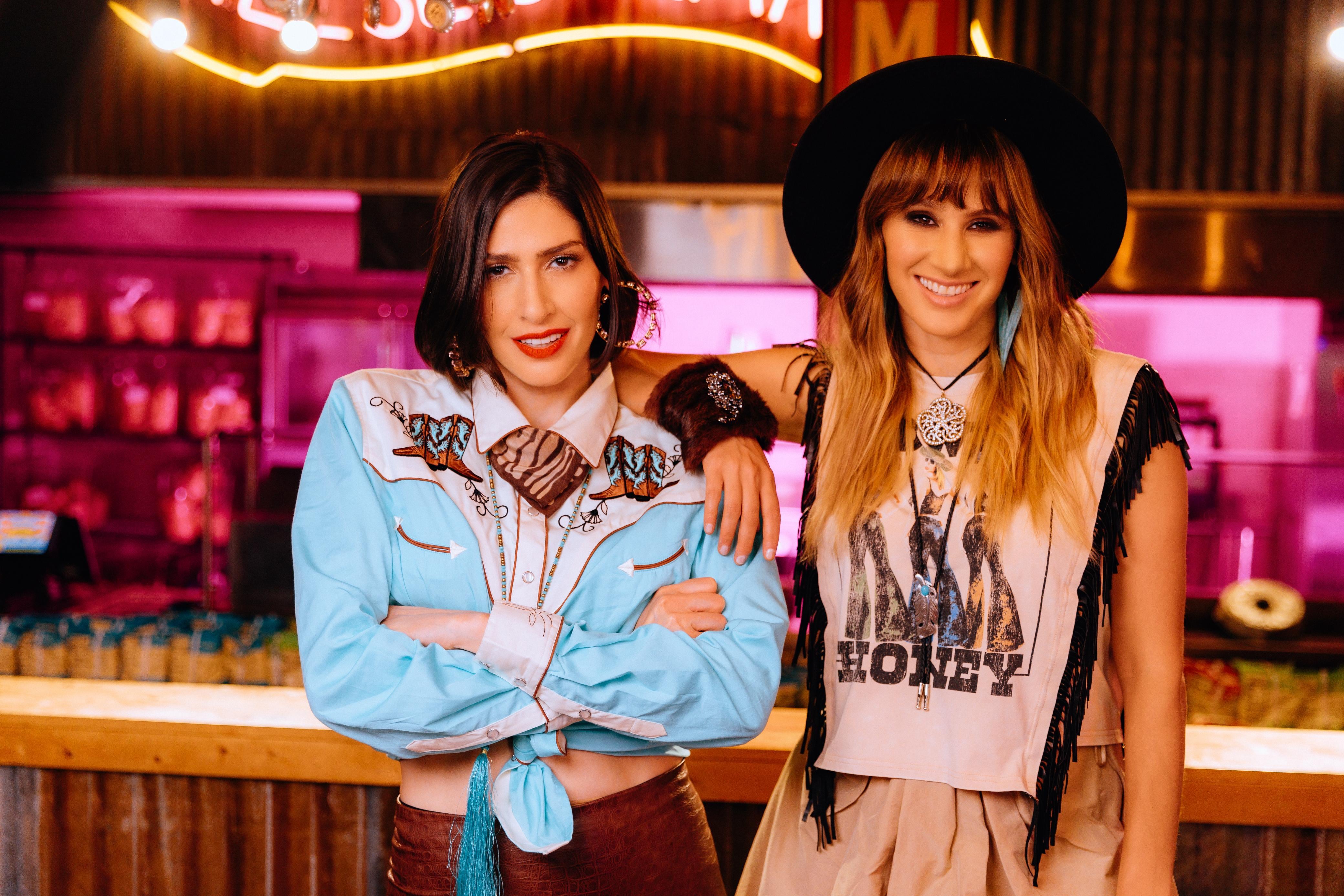 Las hermanas Hanna y Ashley del dúo mexicano Ha-Ash están de gira internacional para promocionar su disco 'Haashville'.