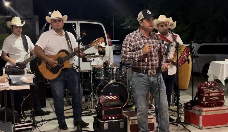 Gerardo Castro, costarricense, música norteña, Monterrey