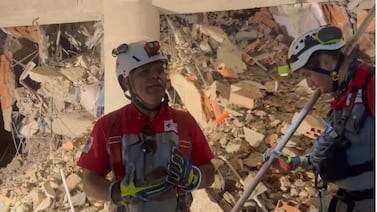 Cruzrojistas ticos encuentran con vida a un hombre atrapado desde hace cuatro días en Venezuela