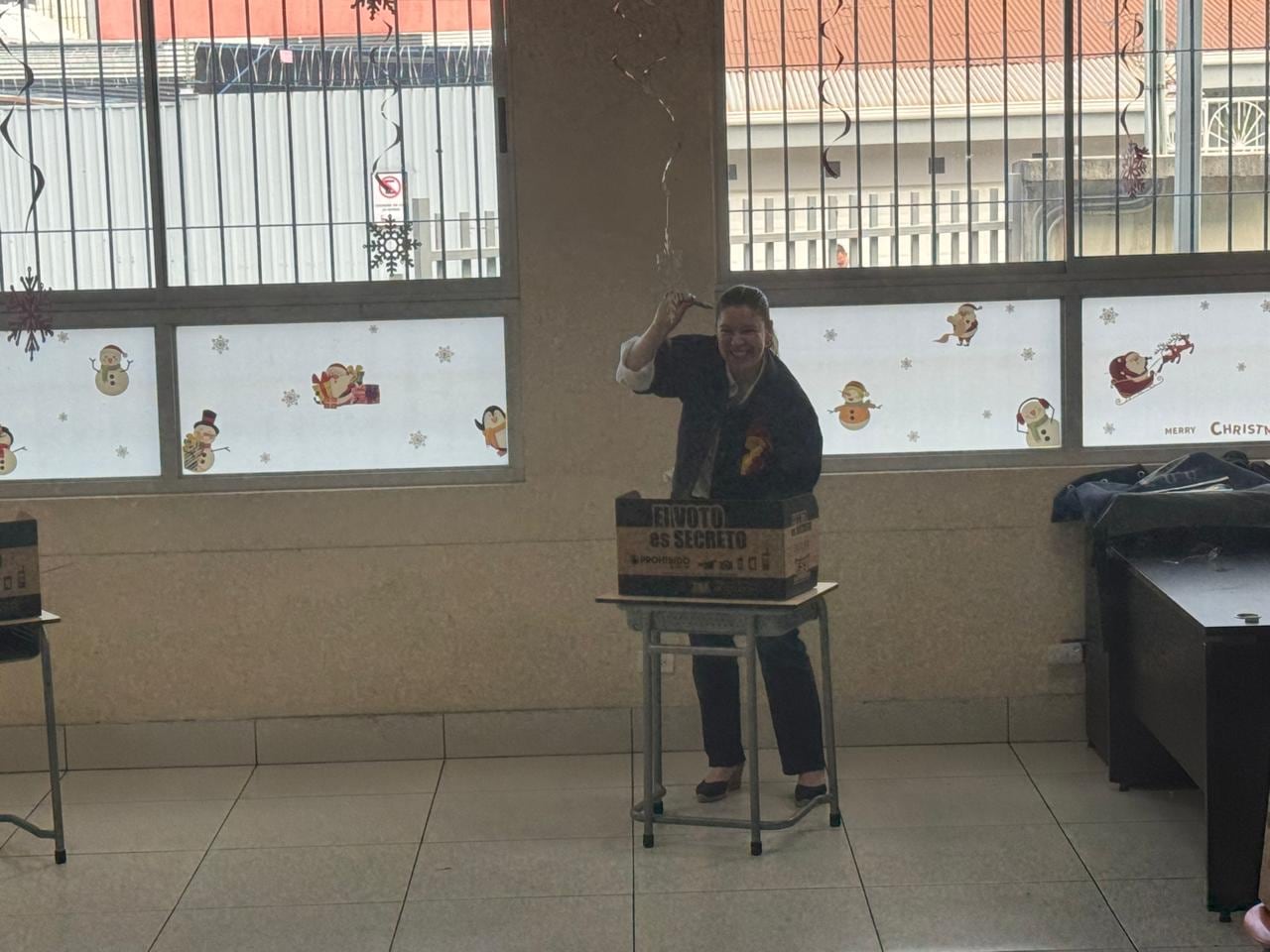 Claudia Dobles votó la mañana de este domingo en Pavas. Foto cortesía.