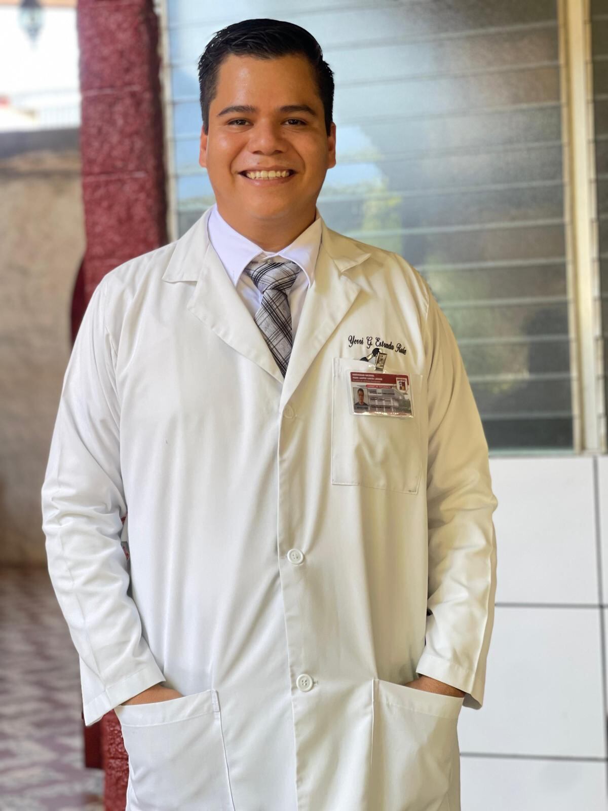 El joven médico Yerri Estrada, quien nació en Costa Rica, lleva más de 50 días detenido en Nicaragua. Su familia pide por su liberación.